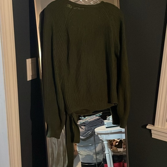 V Neck Wrap Sweater l Medium - Picture 7 of 7